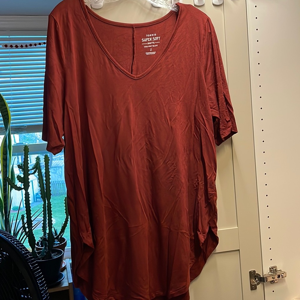 Torrid size 2 super soft knit line t-shirt